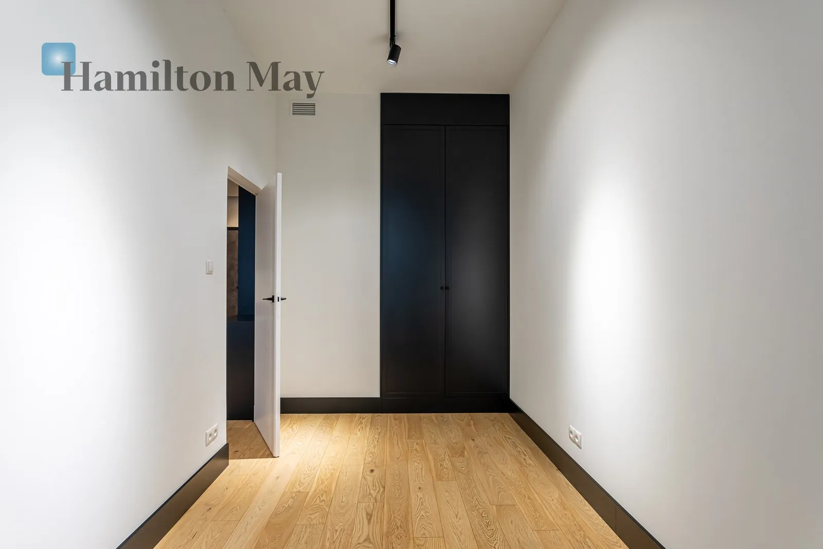 Street: Leszczyńska Region: Śródmieście Subregion: Powiśle Distance to centre: 1.54 km Level: 4 Price: 9076 PLN - slider