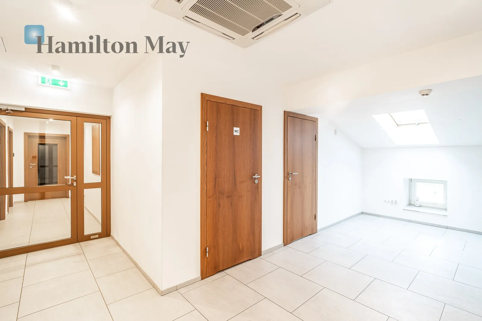 Світле приміщення з кондиціонером площею 40 м² у багатоквартирному будинку з ліфтом - slider