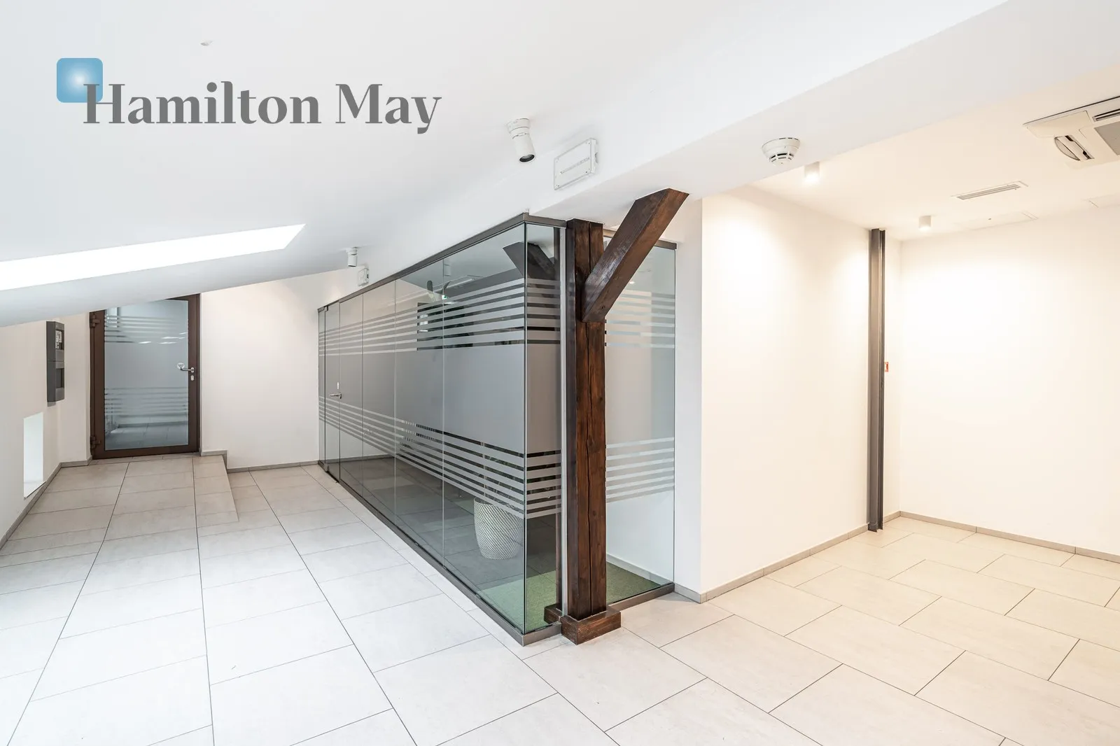 Світле приміщення з кондиціонером площею 40 м² у багатоквартирному будинку з ліфтом - slider