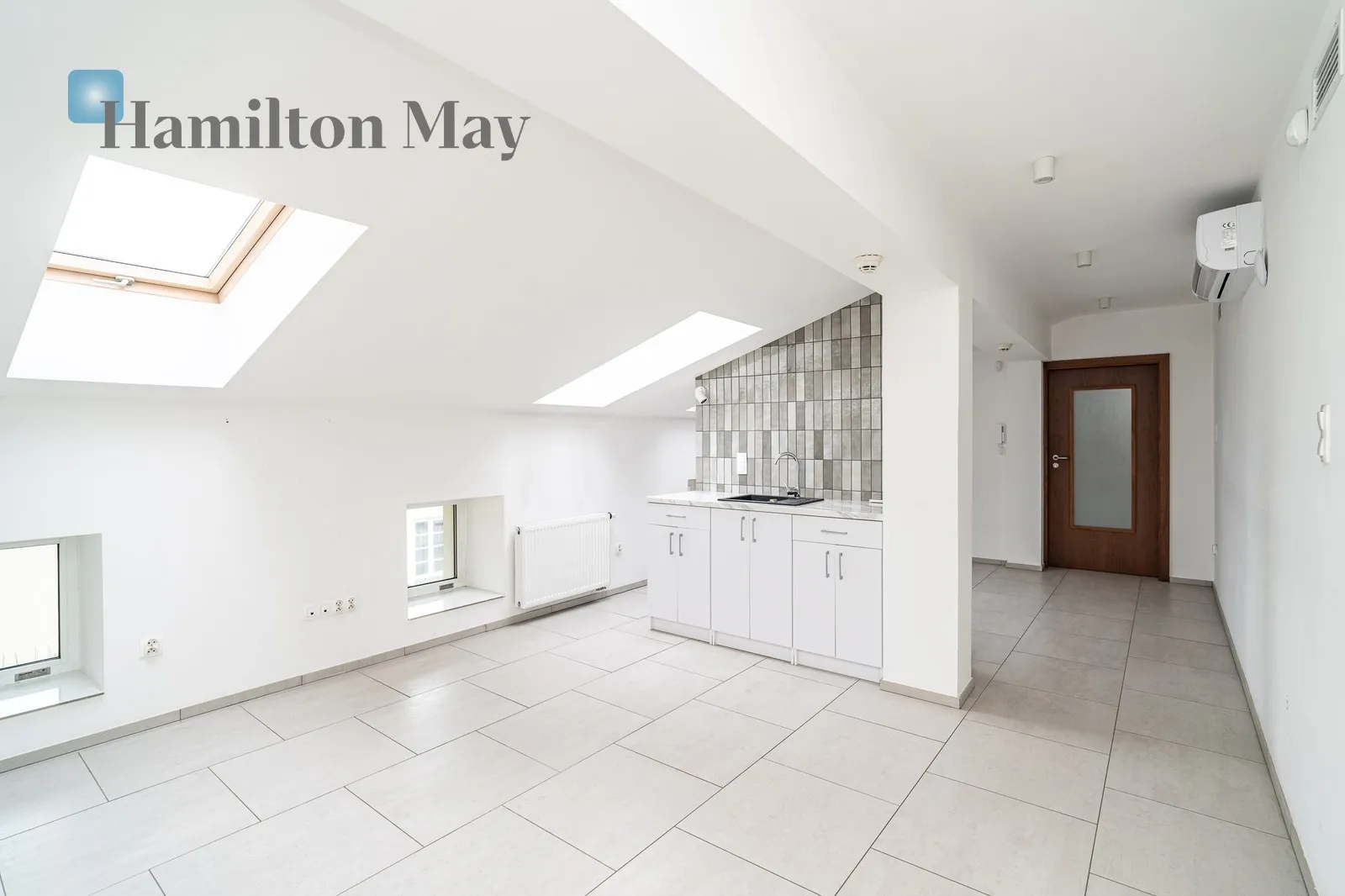 Світле приміщення з кондиціонером площею 40 м² у багатоквартирному будинку з ліфтом - slider