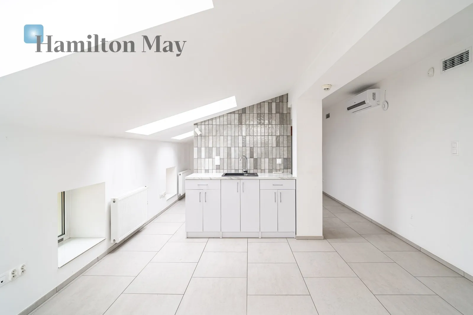 Світле приміщення з кондиціонером площею 40 м² у багатоквартирному будинку з ліфтом - slider