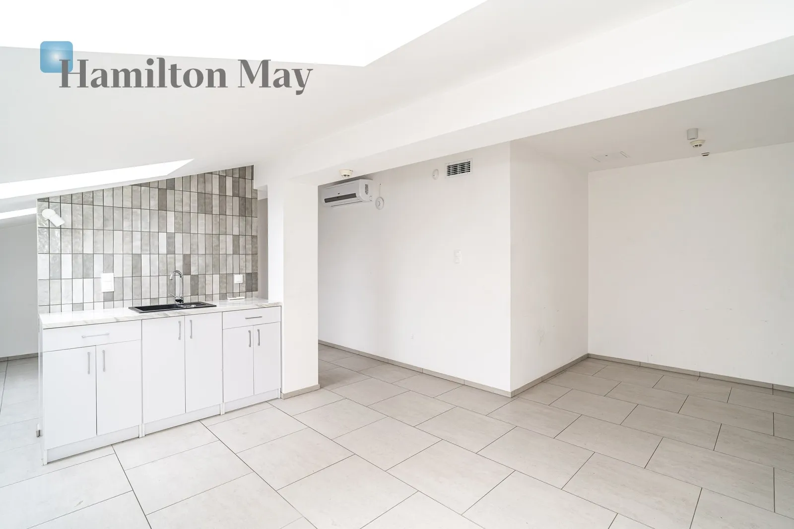 Світле приміщення з кондиціонером площею 40 м² у багатоквартирному будинку з ліфтом - slider