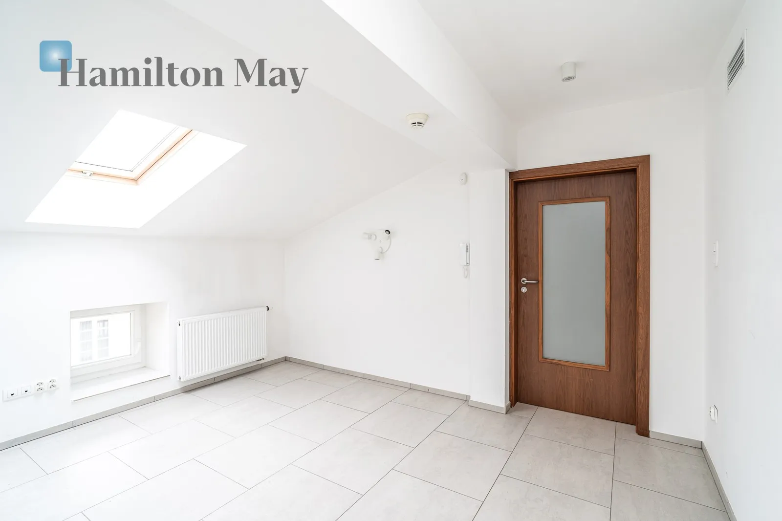 Світле приміщення з кондиціонером площею 40 м² у багатоквартирному будинку з ліфтом - slider