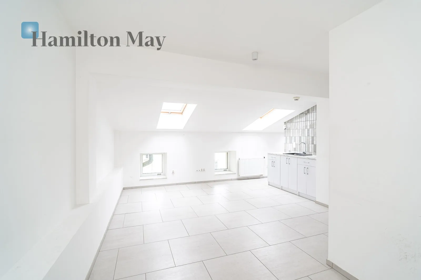 Світле приміщення з кондиціонером площею 40 м² у багатоквартирному будинку з ліфтом - slider