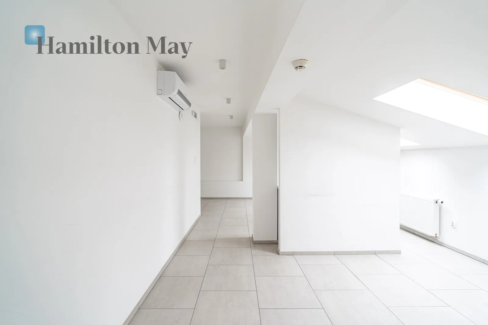 Світле приміщення з кондиціонером площею 40 м² у багатоквартирному будинку з ліфтом - slider