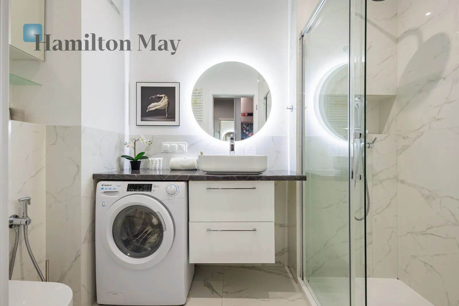 Street: Zwierzyniecka Region: Mokotów Subregion: Czerniaków Distance to centre: 3.61 km Level: 3 Price: 4000 PLN Bedrooms: 1 Bathrooms: 1 - slider