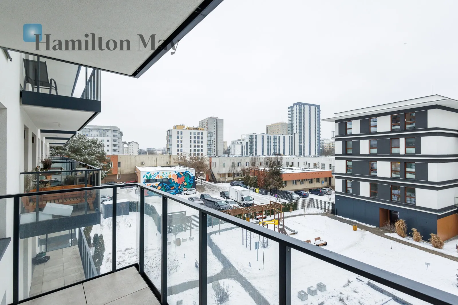 City: Warszawa Street: Zwierzyniecka Region: Mokotów Subregion: Czerniaków Distance to centre: 3.61 km Level: 3 Price: 4000 PLN - slider