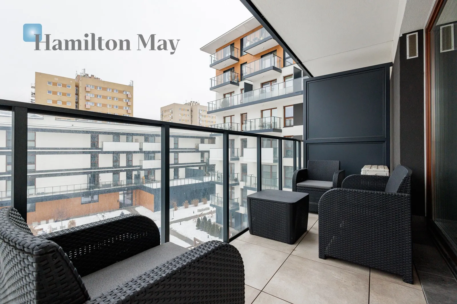 Street: Zwierzyniecka Region: Mokotów Subregion: Czerniaków Distance to centre: 3.61 km Level: 3 Price: 4000 PLN Bedrooms: 1 - slider