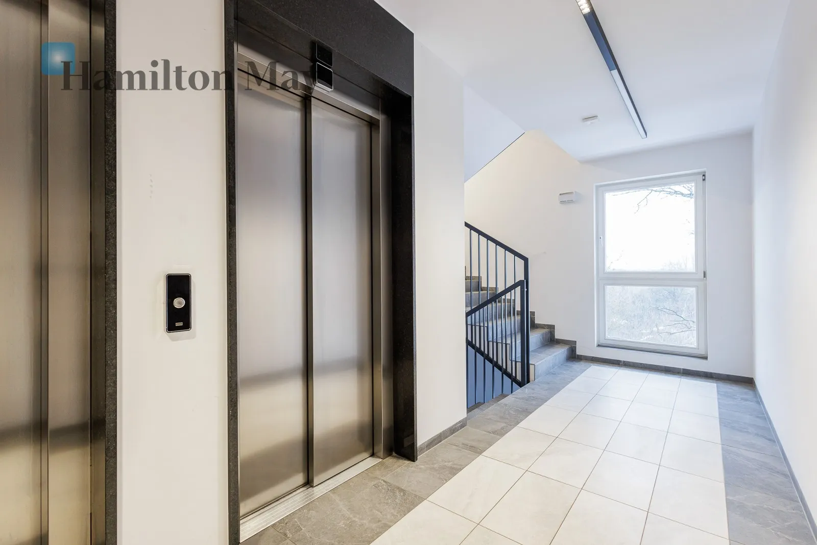 Region: Mokotów Subregion: Czerniaków Distance to centre: 3.61 km Level: 3 Price: 4000 PLN Bedrooms: 1 Bathrooms: 1 - slider