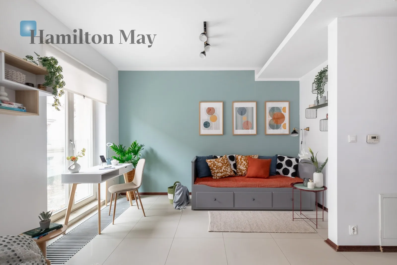 City: Kraków Street: Łobzowska Region: Stare Miasto Level: 1 Price: 3000 PLN Bedrooms: 0 Bathrooms: 1 - slider