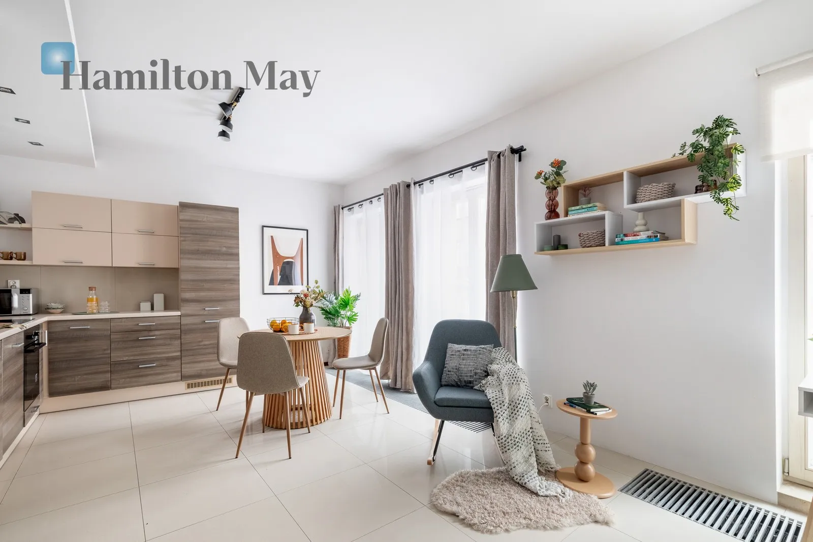 Street: Łobzowska Region: Stare Miasto Level: 1 Price: 3000 PLN Bedrooms: 0 Bathrooms: 1 - slider