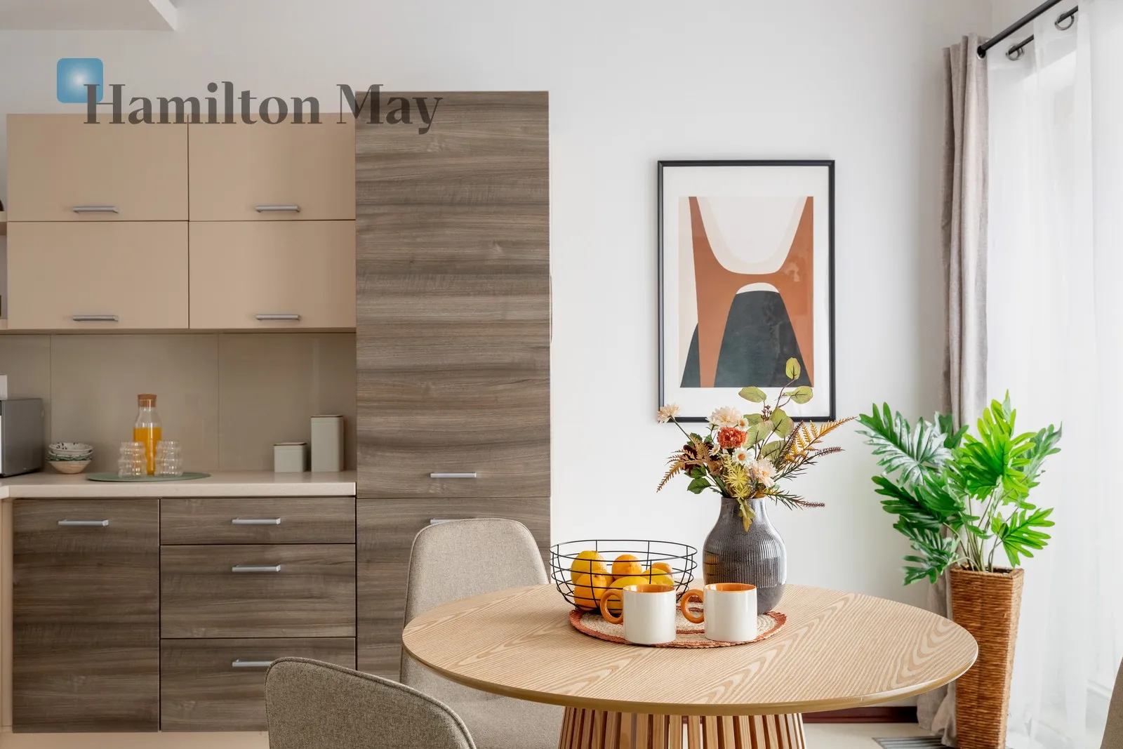 Street: Łobzowska Region: Stare Miasto Level: 1 Price: 3000 PLN Bedrooms: 0 - slider