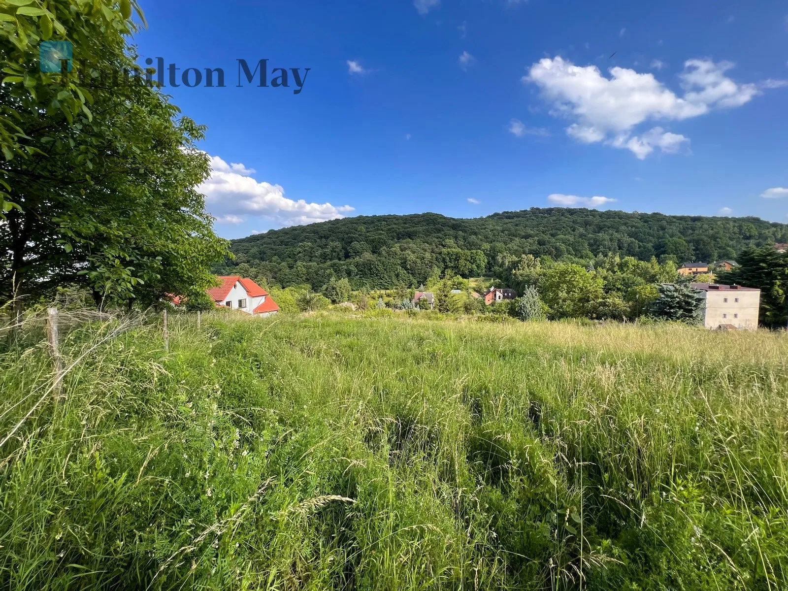 A plot of 2,182 m2 with a view of the Wolski Forest and a building permit for a luxurious residence with a total area of 514 m2