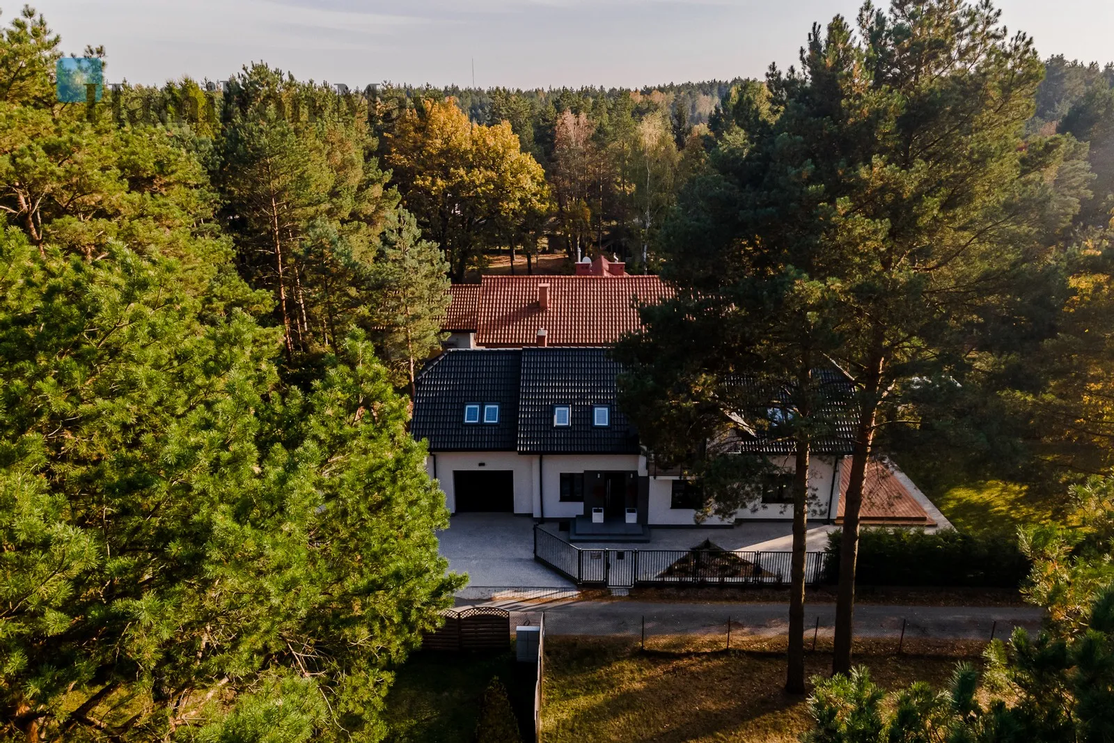 Region: Wolica Distance to centre: 16.62 km Price: 1890000 PLN Bedrooms: 3