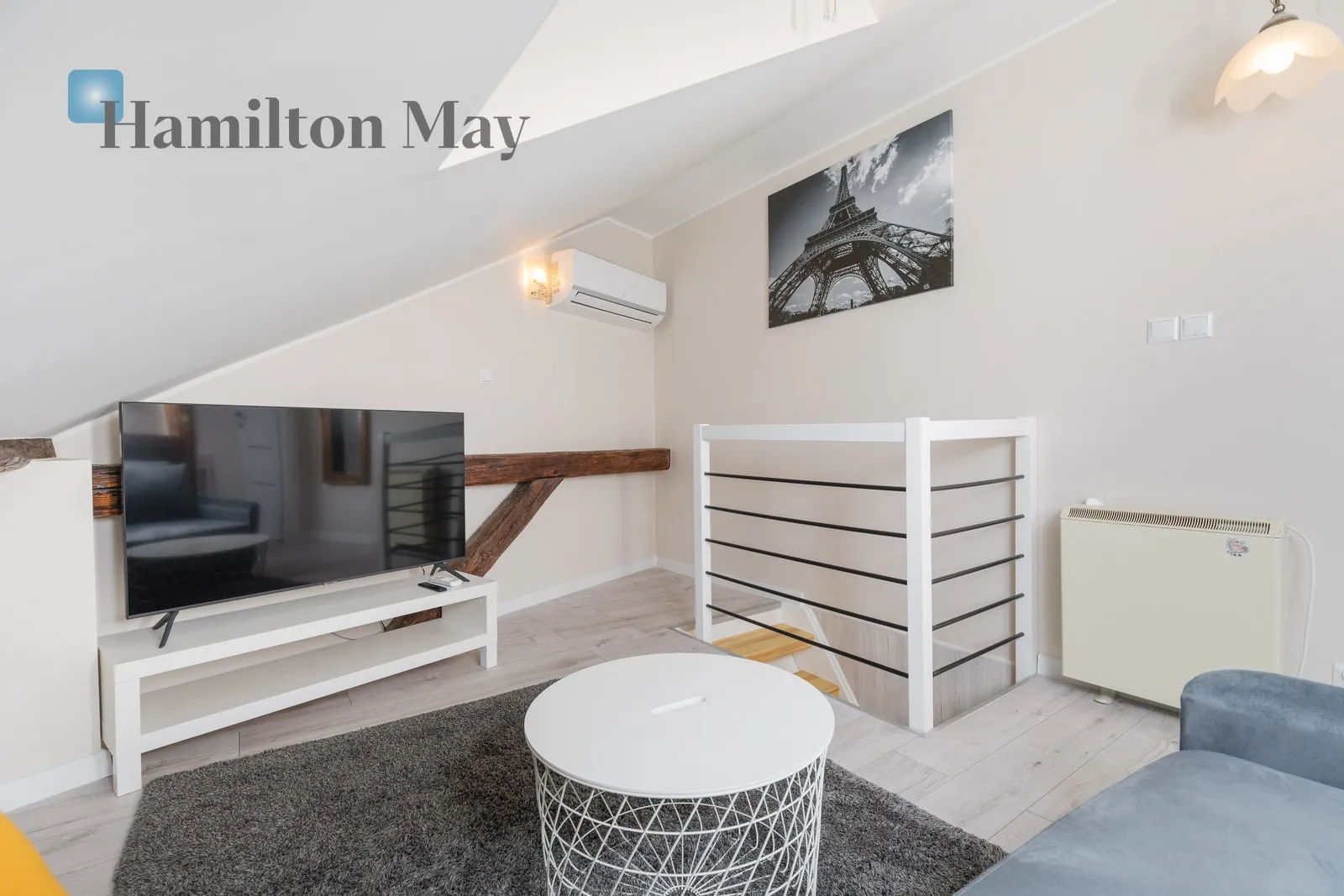 Street: Świętej Gertrudy Region: Stare Miasto Distance to centre: 0.43 km Level: 2 Price: 4000 PLN Bedrooms: 2 Bathrooms: 1 Size: 40m2 Price/m2: 100 PLN - slider