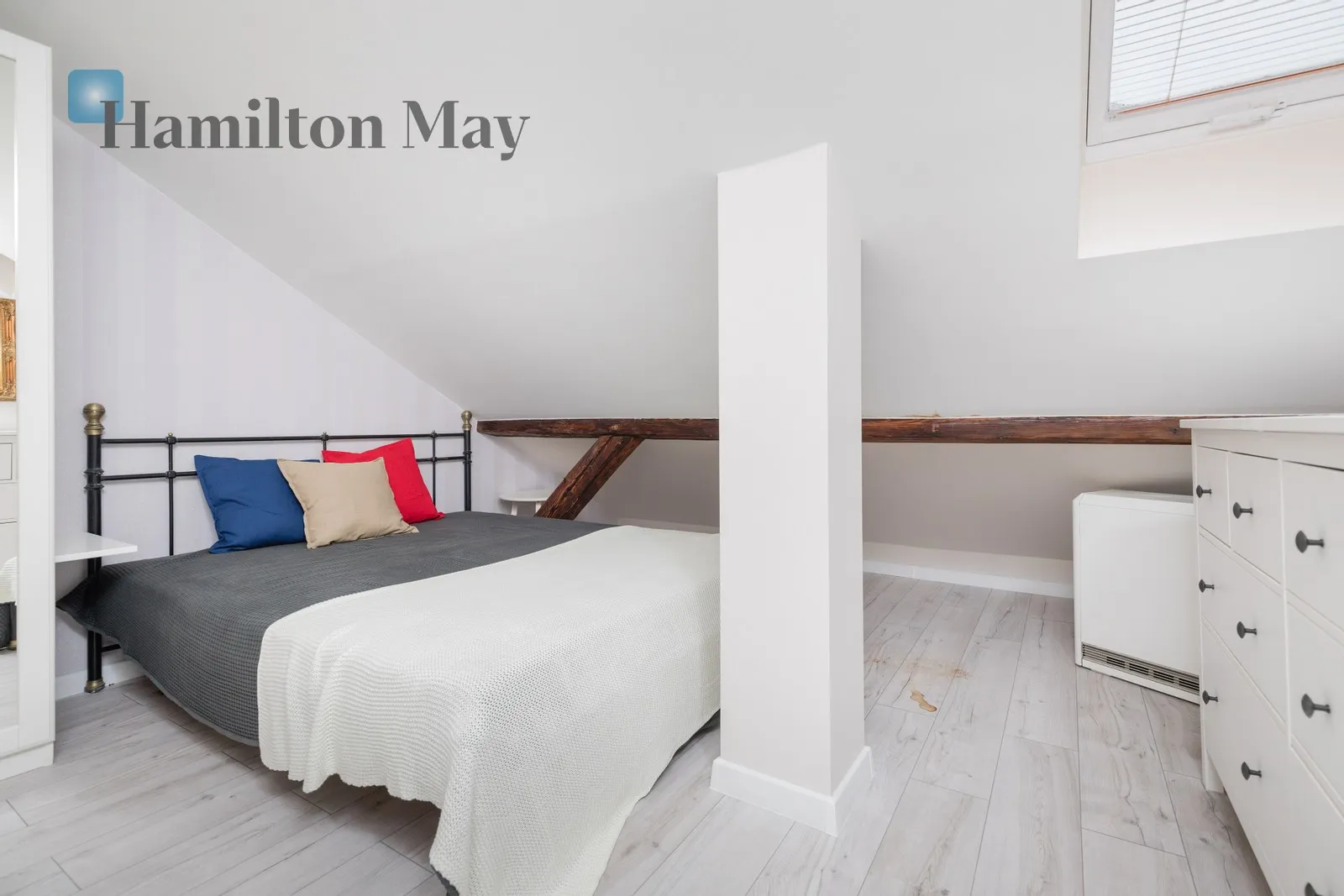 City: Kraków Street: Świętej Gertrudy Region: Stare Miasto Distance to centre: 0.43 km Level: 2 Price: 4000 PLN Bedrooms: 2 Bathrooms: 1 - slider