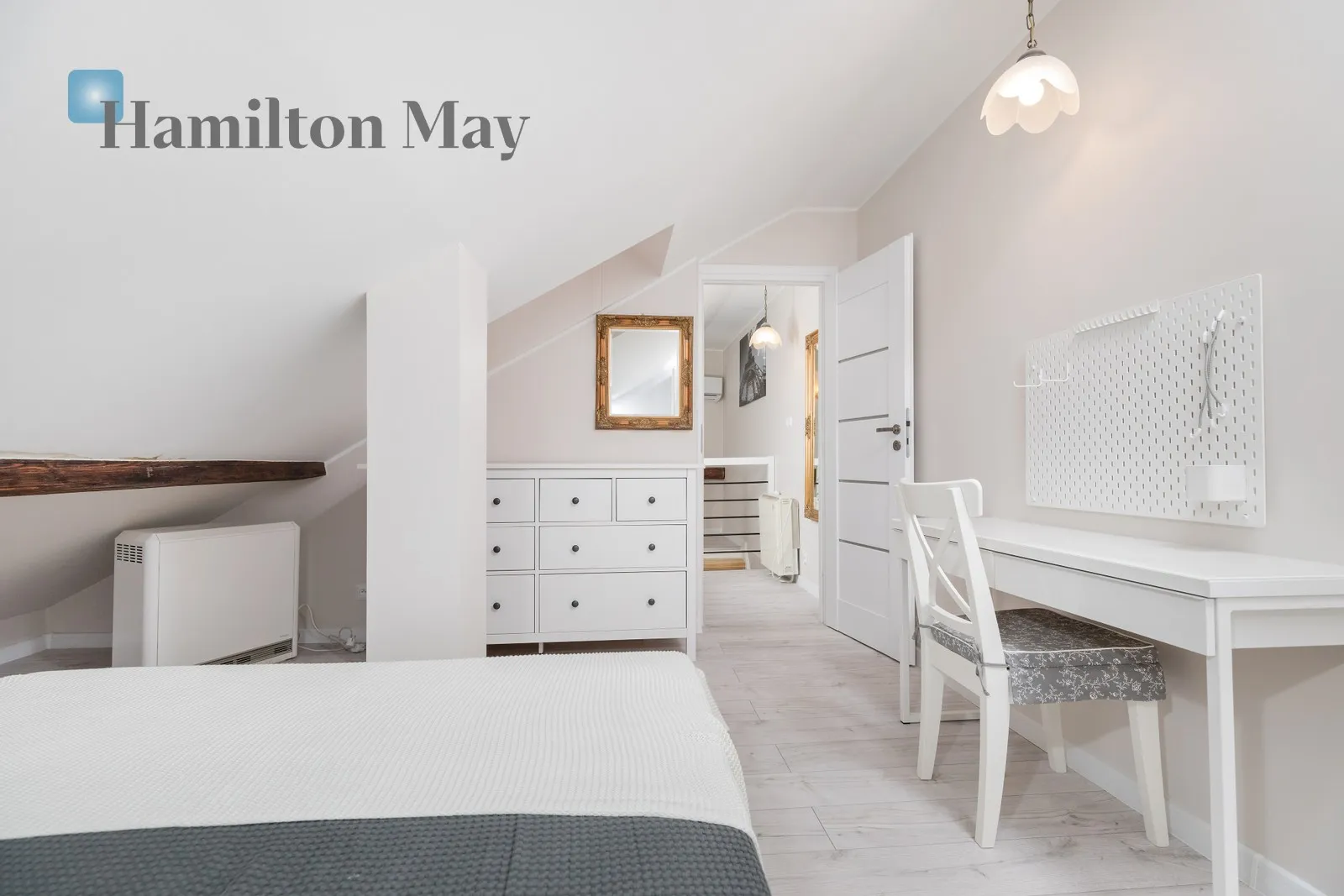 Region: Stare Miasto Distance to centre: 0.43 km Level: 2 Price: 4000 PLN Bedrooms: 2 Bathrooms: 1 Size: 40m2 Price/m2: 100 PLN - slider