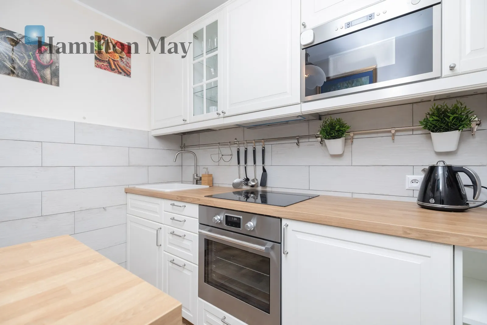 Distance to centre: 0.43 km Level: 2 Price: 4000 PLN Bedrooms: 2 Bathrooms: 1 Size: 40m2 Price/m2: 100 PLN - slider