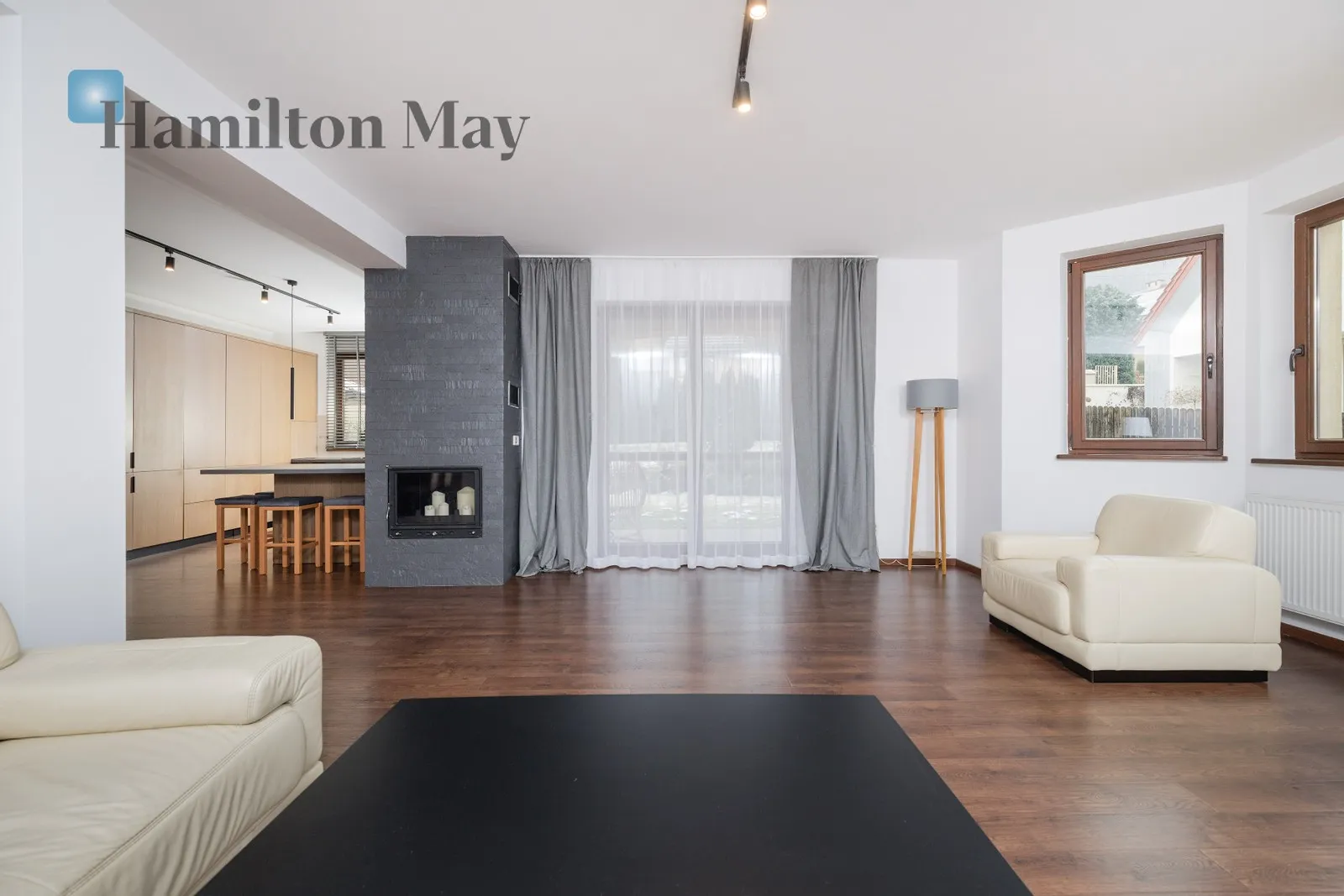 Region: Zabierzów Price: 2250000 PLN Bedrooms: 4 Bathrooms: 2 Plot size: 1400m2 - slider