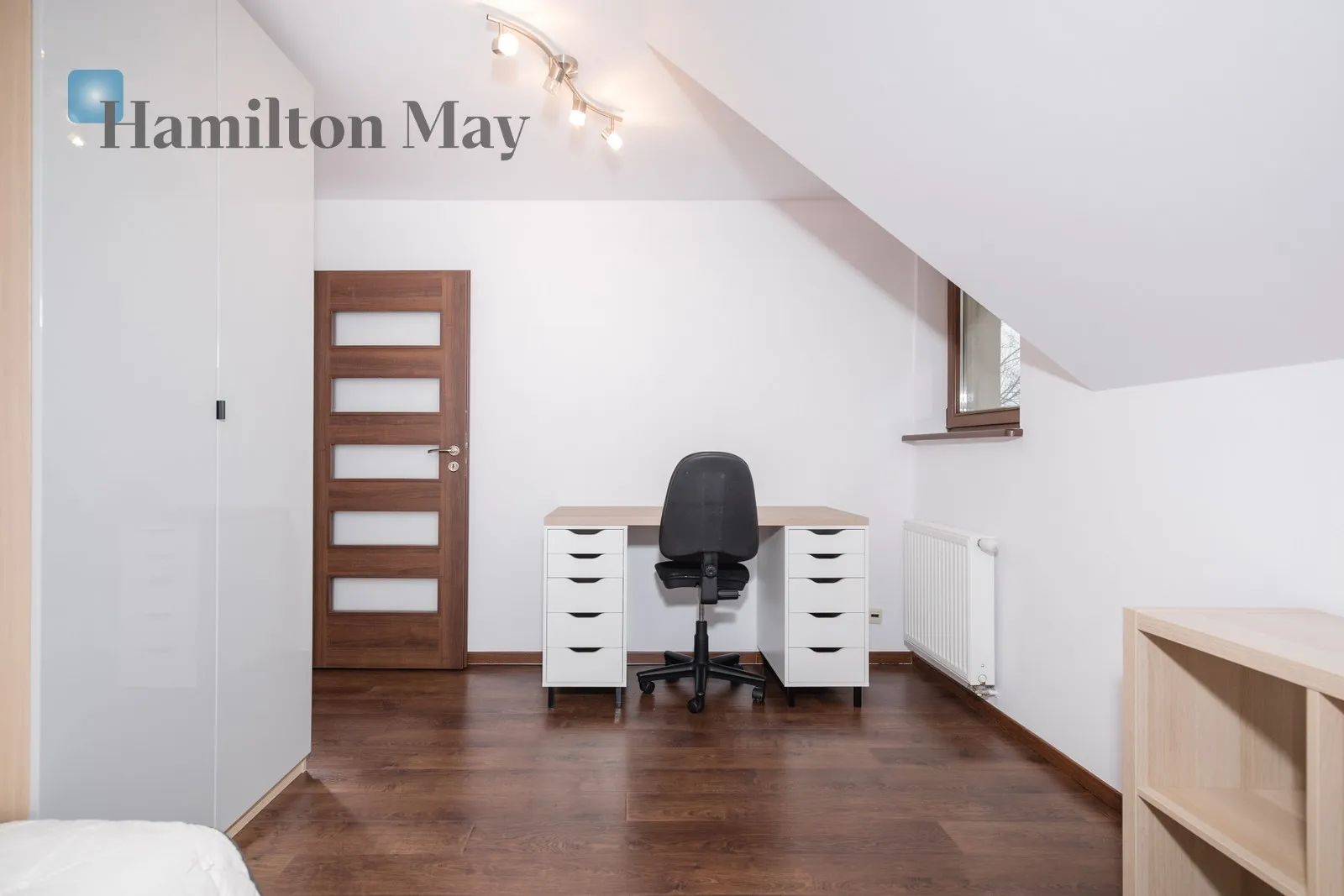 Plot size: 1400m2 Price/m2: 9375 PLN - slider