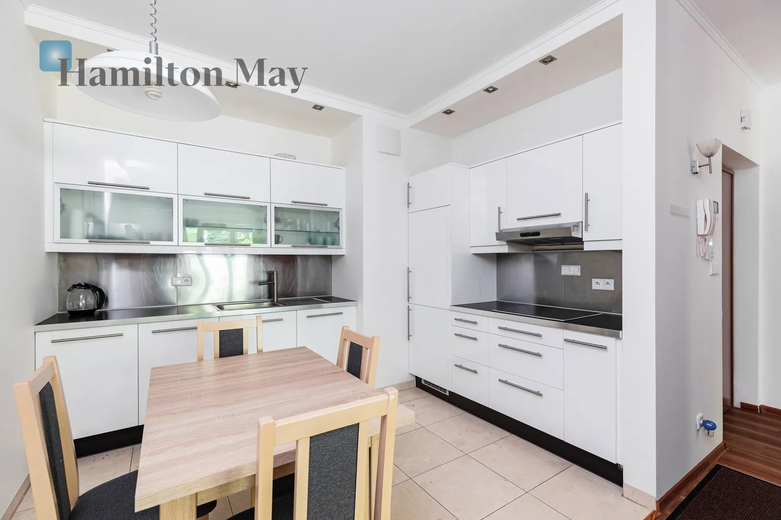 Street: Leona Kruczkowskiego Region: Śródmieście Subregion: Solec Distance to centre: 1.41 km Price: 5000 PLN Bedrooms: 1 Bathrooms: 1 - slider