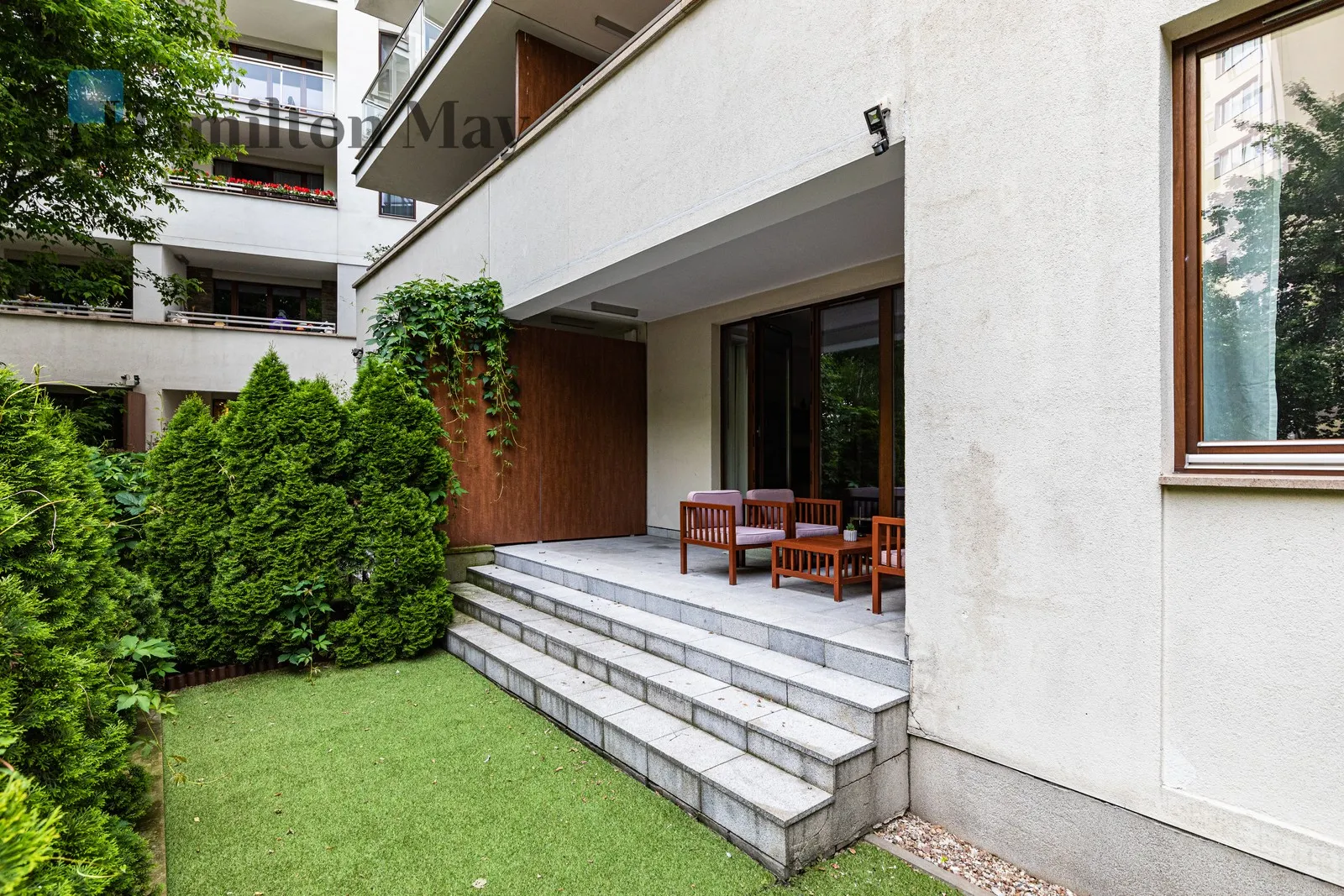 Distance to centre: 1.41 km Price: 5000 PLN Bedrooms: 1 Bathrooms: 1 Size: 50m2 Price/m2: 100 PLN - slider