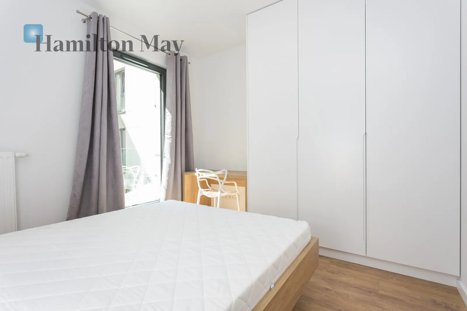 Street: Nadwiślańska Region: Podgórze Subregion: Stare Podgórze Distance to centre: 1.93 km Level: 1 Price: 3600 PLN Bedrooms: 1 - slider