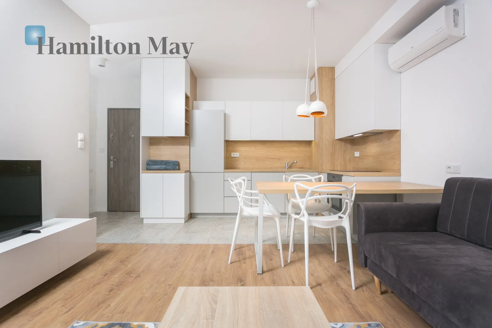 Street: Nadwiślańska Region: Podgórze Subregion: Stare Podgórze Distance to centre: 1.93 km Level: 1 Price: 3600 PLN Bedrooms: 1 Bathrooms: 1 - slider
