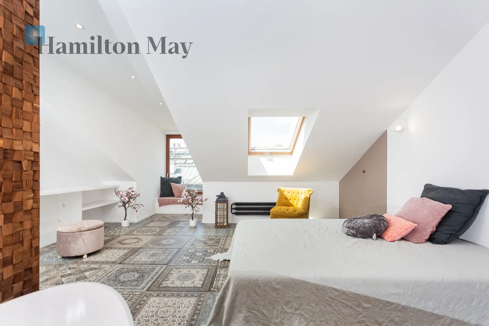 Region: Stare Miasto Subregion: Kazimierz Distance to centre: 1.64 km Level: 4 Price: 1500000 PLN Bedrooms: 1 Bathrooms: 2 Size: 60m2 Price/m2: 25000 PLN - slider