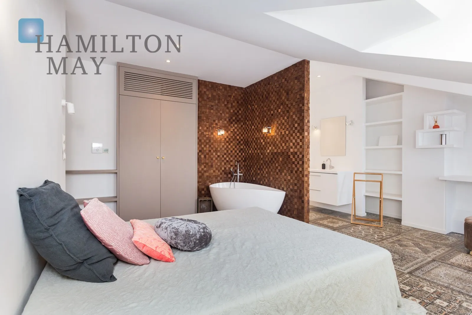 Region: Stare Miasto Subregion: Kazimierz Distance to centre: 1.64 km Level: 4 Price: 1500000 PLN Bedrooms: 1 Bathrooms: 2 Size: 60m2 - slider