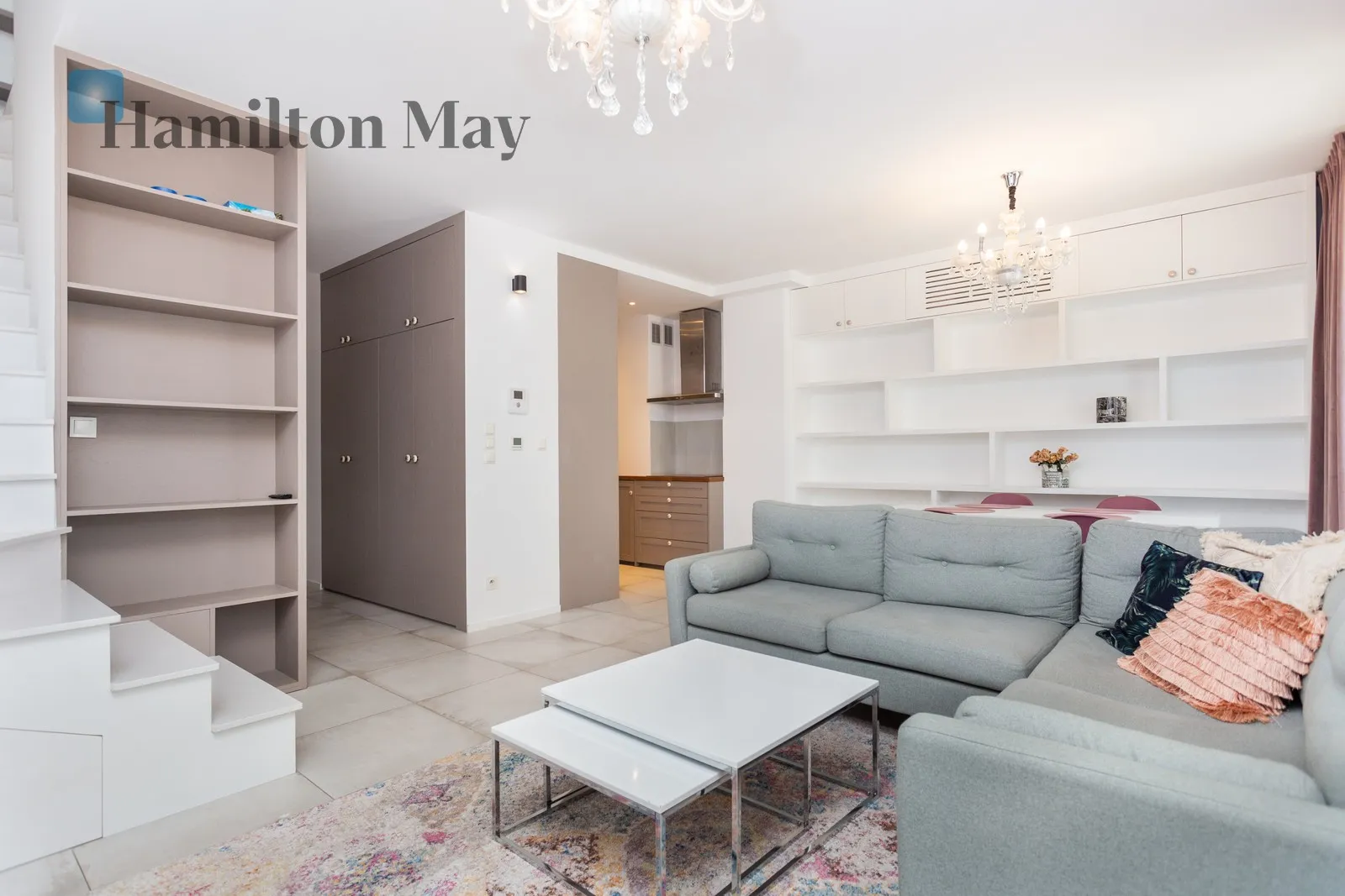 City: Kraków Street: Trynitarska Region: Stare Miasto Subregion: Kazimierz Distance to centre: 1.64 km Level: 4 Price: 1500000 PLN Bedrooms: 1 Bathrooms: 2 Size: 60m2 Price/m2: 25000 PLN - slider