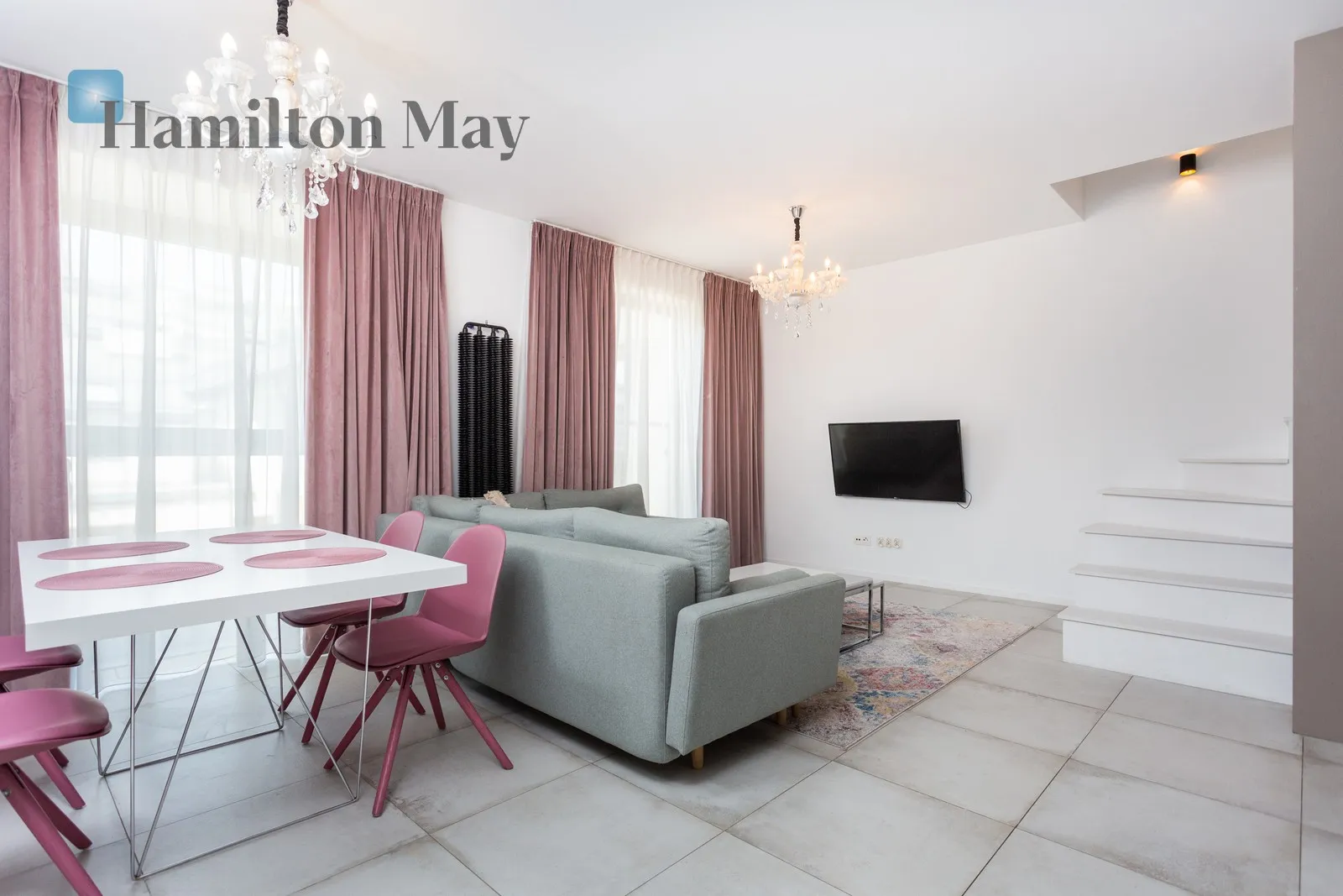 Street: Trynitarska Region: Stare Miasto Subregion: Kazimierz Distance to centre: 1.64 km Level: 4 Price: 1500000 PLN Bedrooms: 1 Bathrooms: 2 Size: 60m2 Price/m2: 25000 PLN - slider