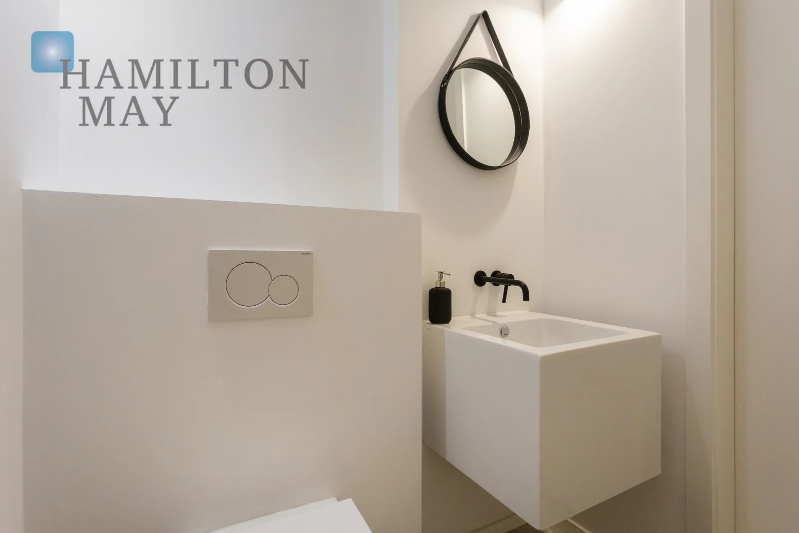 City: Kraków Street: Trynitarska Region: Stare Miasto Subregion: Kazimierz Distance to centre: 1.64 km Level: 4 Price: 1500000 PLN - slider