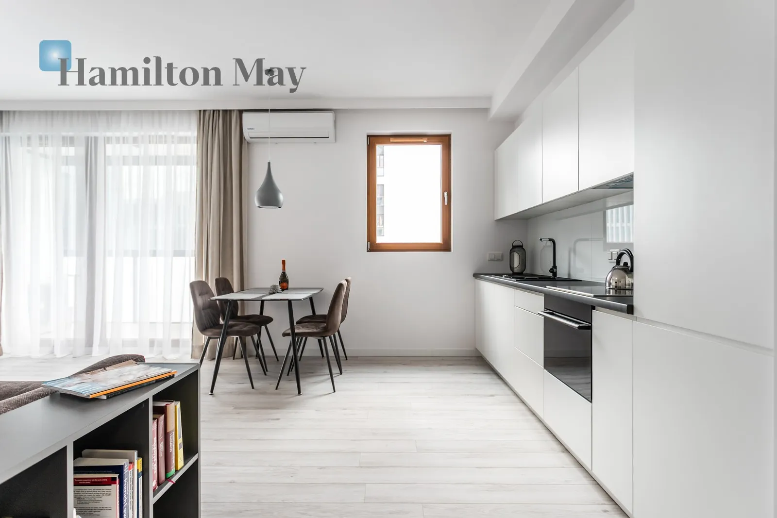 Street: Karolkowa Region: Wola Subregion: Czyste Distance to centre: 2.29 km Level: 8 Price: 6500 PLN Bedrooms: 1 - slider
