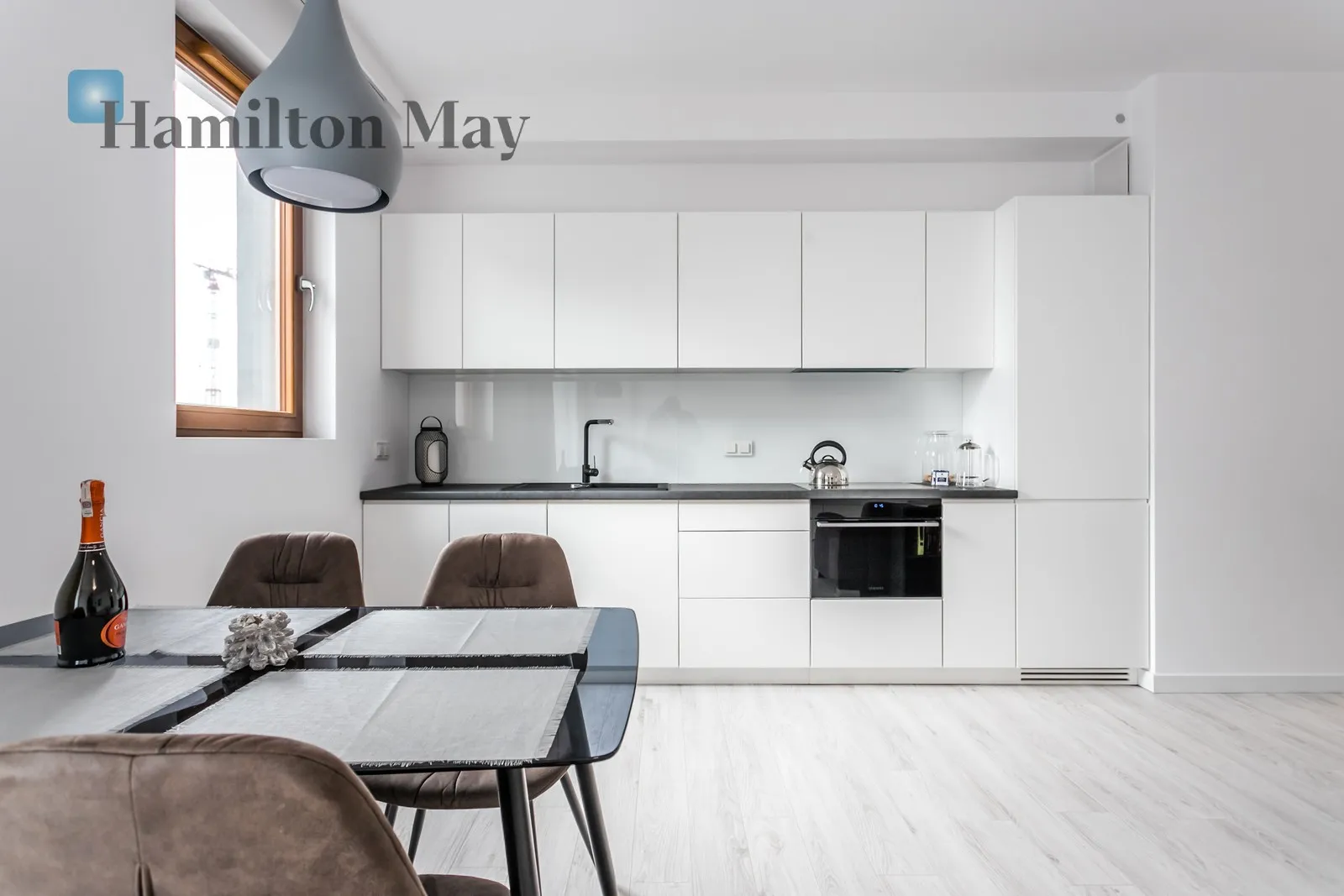 Region: Wola Subregion: Czyste Distance to centre: 2.29 km Level: 8 Price: 6500 PLN Bedrooms: 1 Bathrooms: 1 - slider
