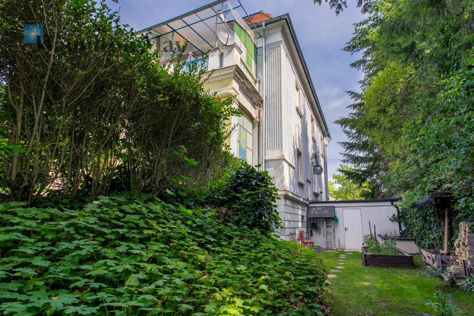 Розкішна квартира з великим садом у стильній міській віллі в Кжиках - slider