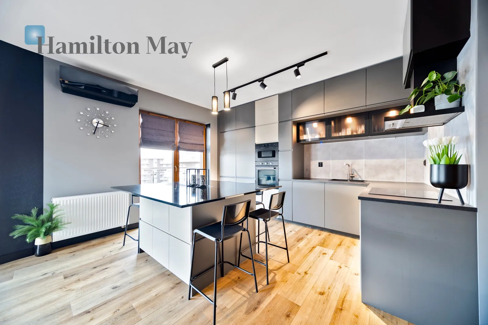 Level: 9 Price: 6900 PLN Bedrooms: 2 Bathrooms: 1 - slider