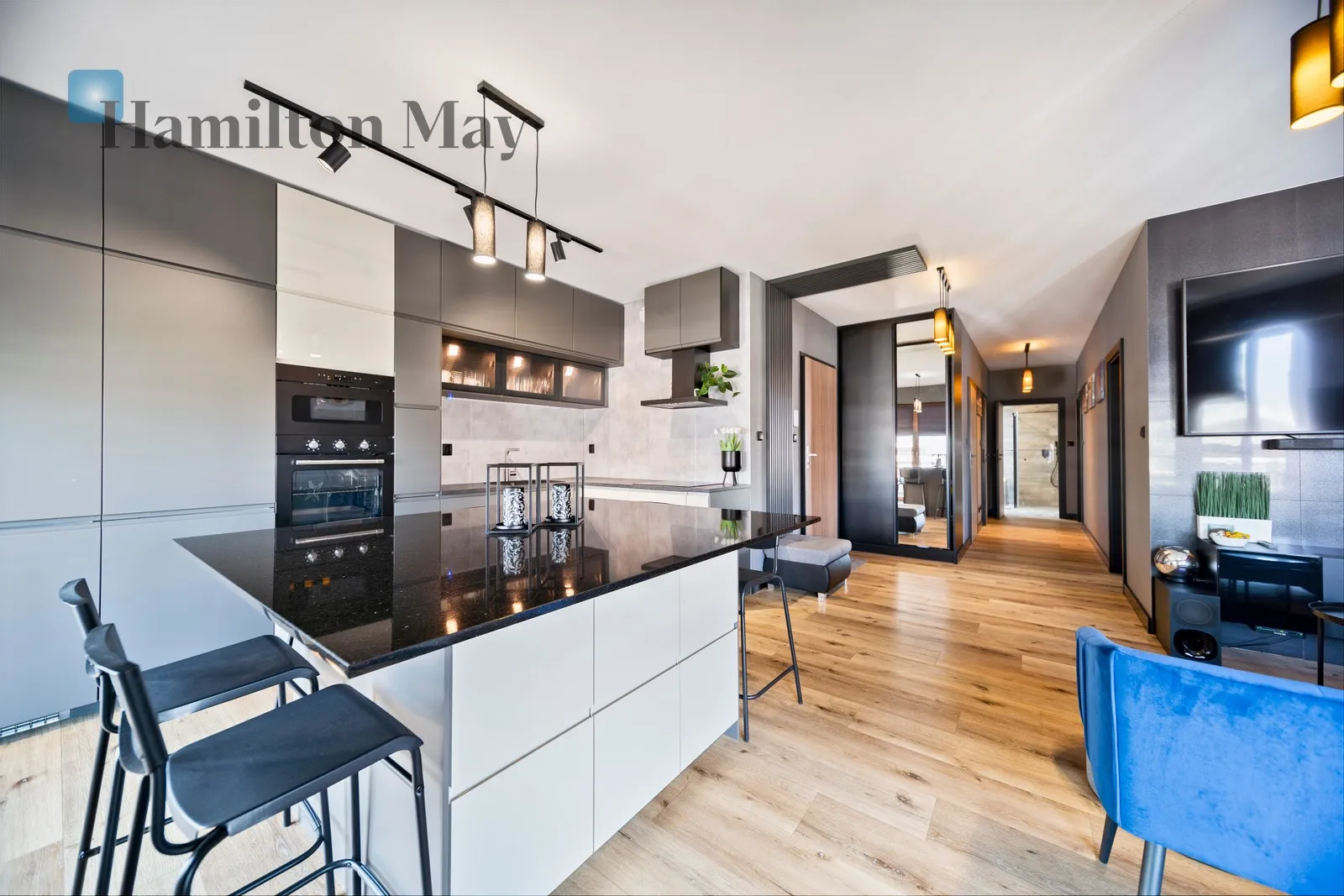 Bedrooms: 2 Bathrooms: 1 Size: 78m2 Price/m2: 88 PLN - slider