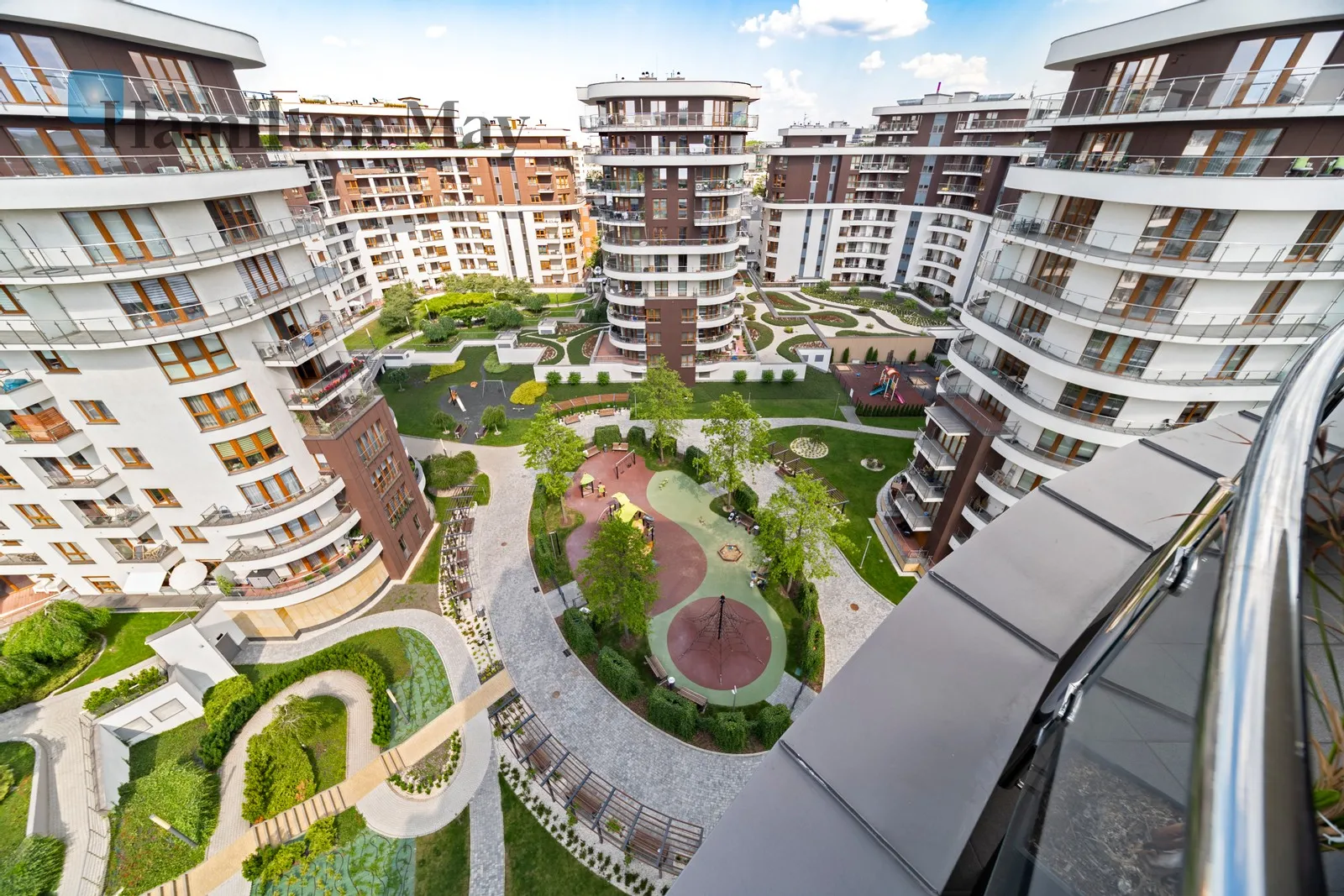 Distance to centre: 2.1 km Level: 9 Price: 6900 PLN - slider