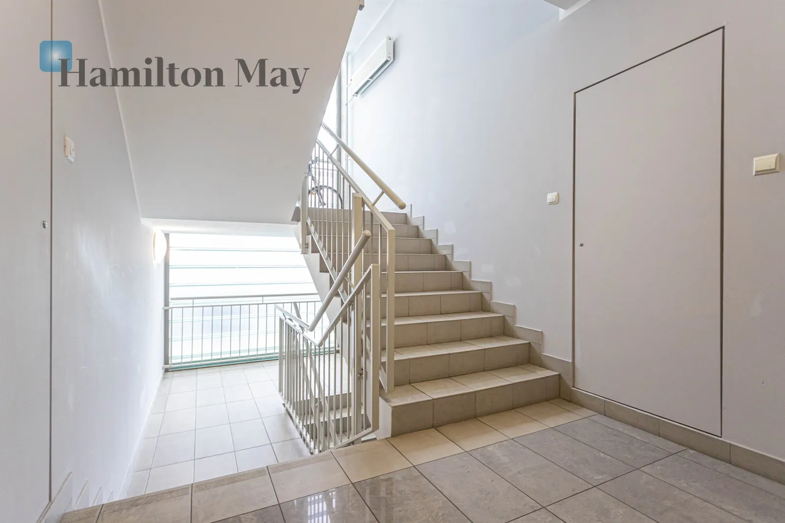 Street: Hanki Czaki Region: Żoliborz Subregion: Stary Żoliborz Distance to centre: 5.16 km Level: 6 Price: 750000 PLN - slider