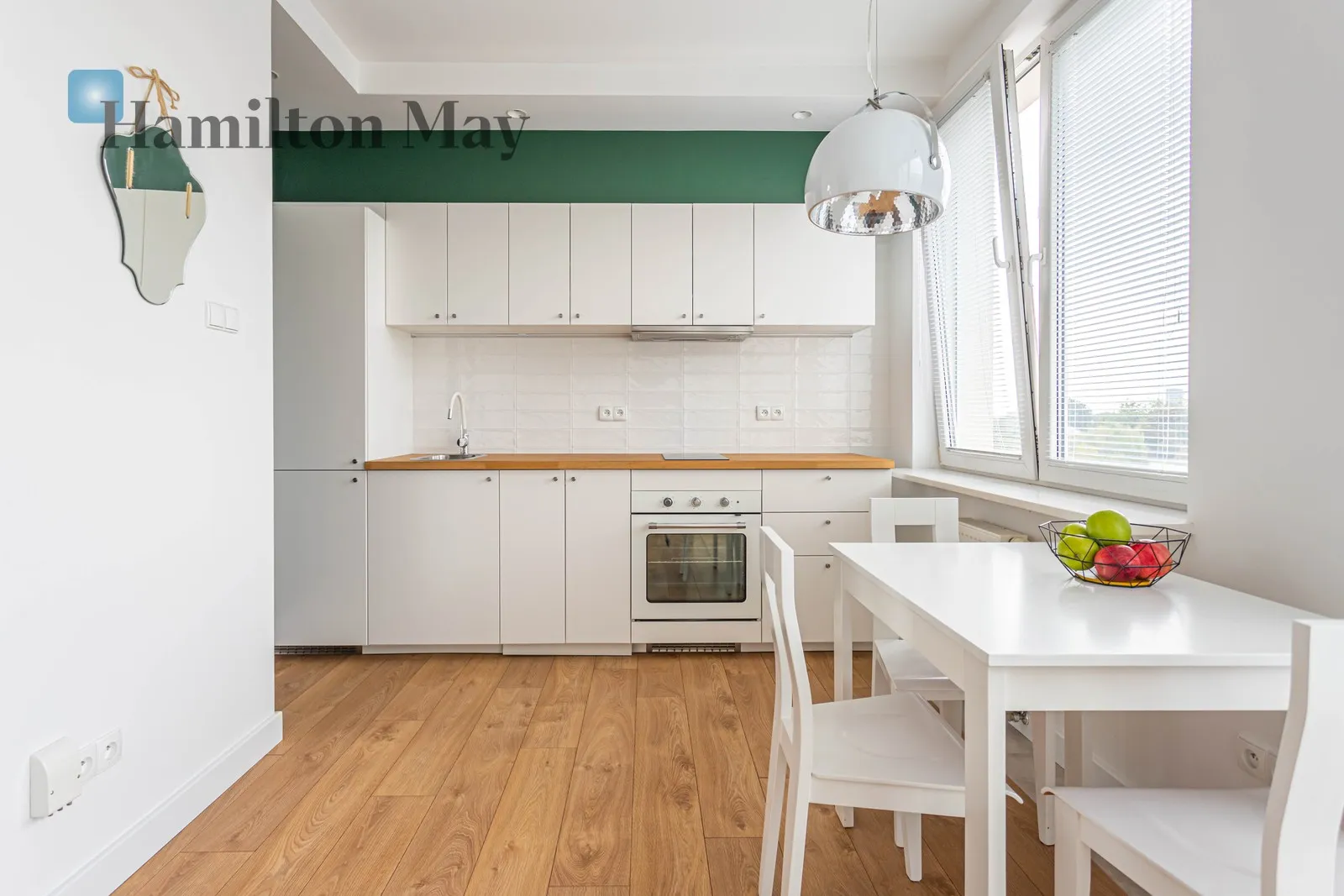 Street: Hanki Czaki Region: Żoliborz Subregion: Stary Żoliborz Distance to centre: 5.16 km Level: 6 Price: 750000 PLN Bedrooms: 0 Bathrooms: 1 Size: 28.5m2 Price/m2: 26316 PLN - slider