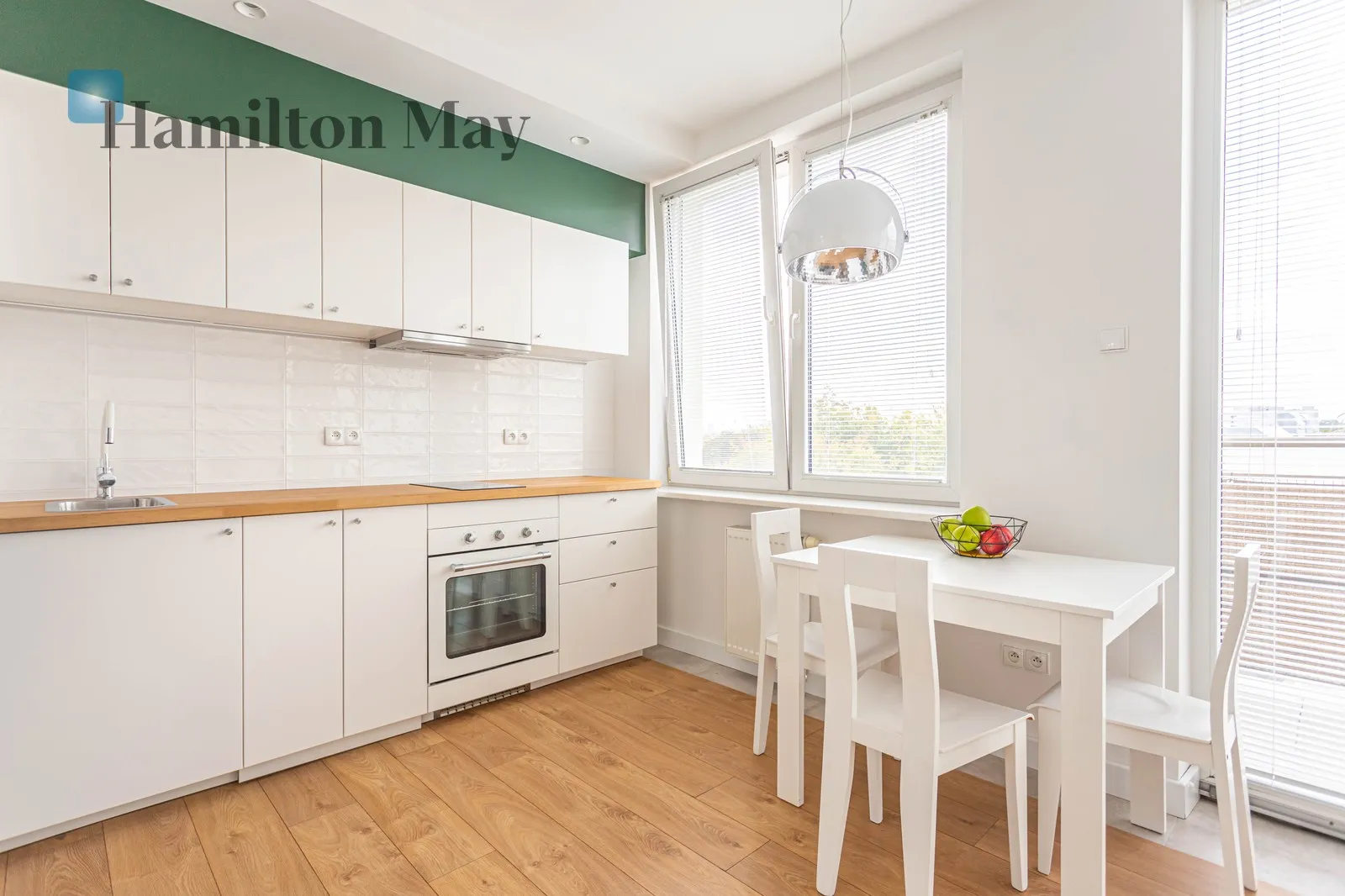 City: Warszawa Street: Hanki Czaki Region: Żoliborz Subregion: Stary Żoliborz Distance to centre: 5.16 km Level: 6 Price: 750000 PLN Bedrooms: 0 Bathrooms: 1 - slider