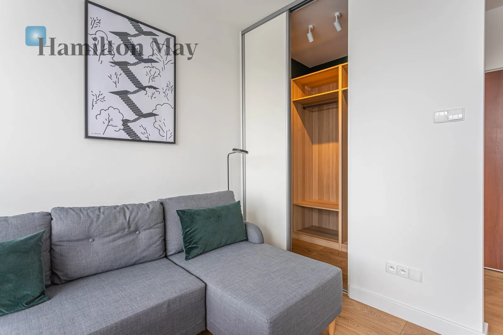 Street: Hanki Czaki Region: Żoliborz Subregion: Stary Żoliborz Distance to centre: 5.16 km Level: 6 Price: 750000 PLN Bedrooms: 0 Bathrooms: 1 - slider