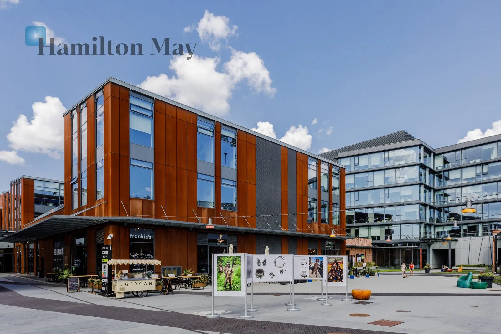 Distance to centre: 3.57 km Level: 3 Price: 5900 PLN Bedrooms: 1 Bathrooms: 1 Size: 56m2 - slider