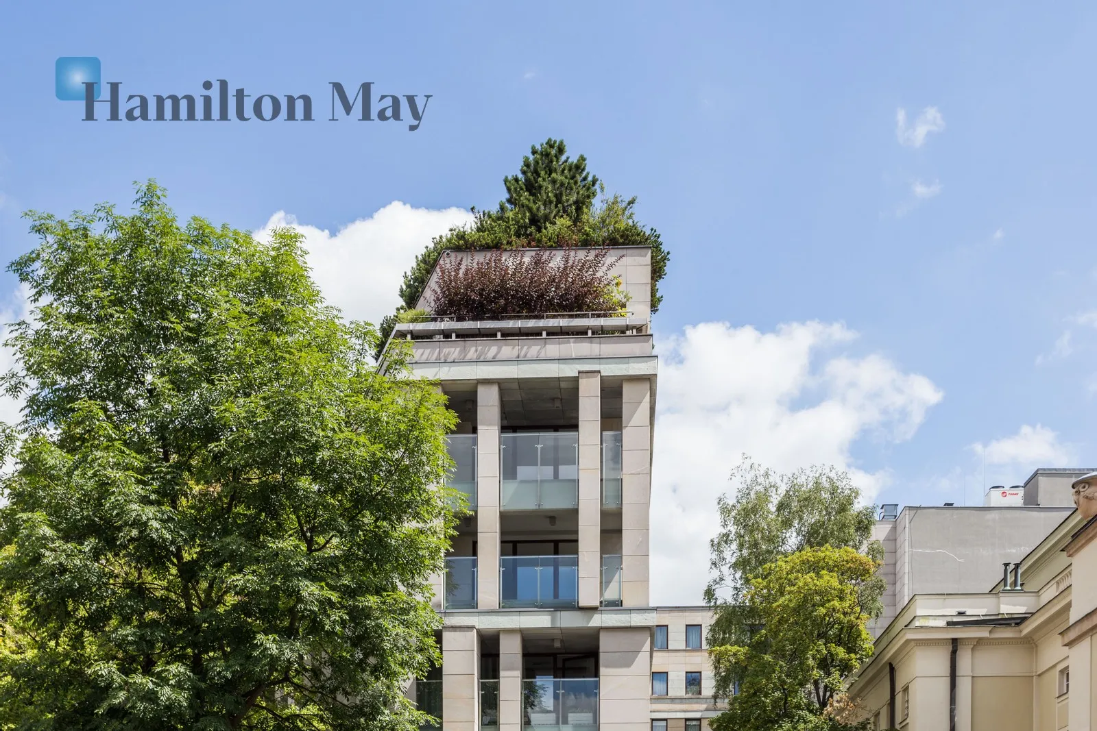 Level: 3 Price: 6500 PLN Bedrooms: 1 Bathrooms: 2 Size: 72m2 - slider