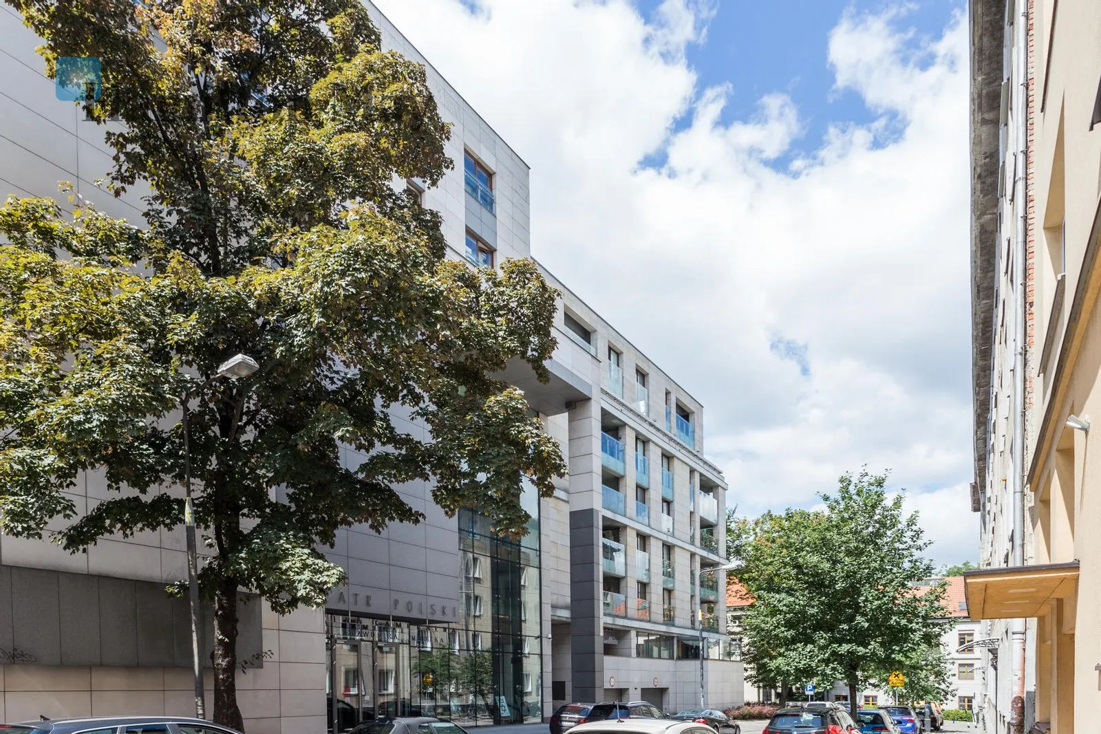 Distance to centre: 1.15 km Level: 3 Price: 6500 PLN Bedrooms: 1 Bathrooms: 2 - slider