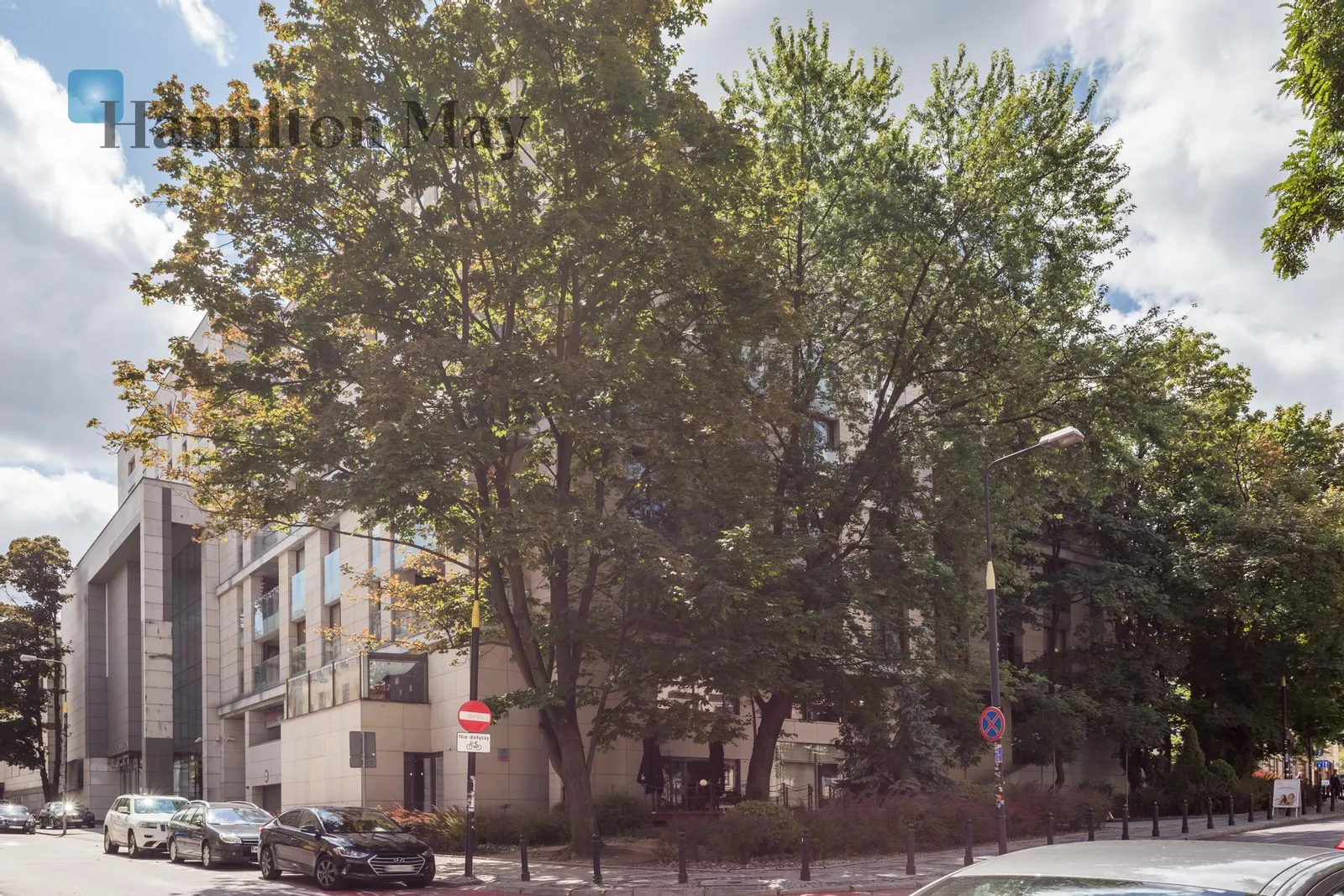 Level: 3 Price: 6500 PLN Bedrooms: 1 Bathrooms: 2 - slider