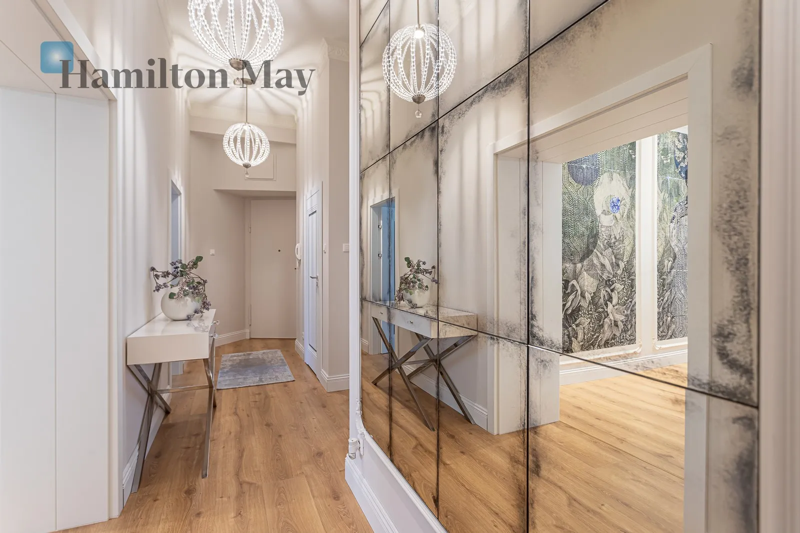 Subregion: Stara Praga Distance to centre: 2.96 km Level: 3 Price: 3100000 PLN Bedrooms: 2 Bathrooms: 1 Size: 101m2 - slider