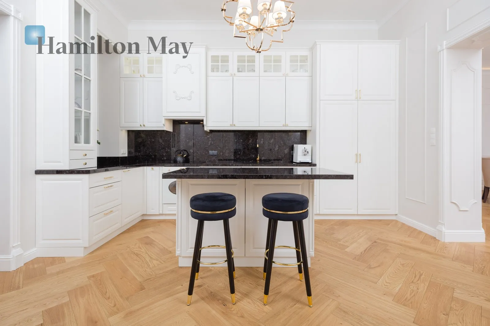 Street: Jana Zamoyskiego Region: Podgórze Subregion: Stare Podgórze Distance to centre: 2.36 km Price: 20000 PLN Bedrooms: 3 Bathrooms: 2 - slider