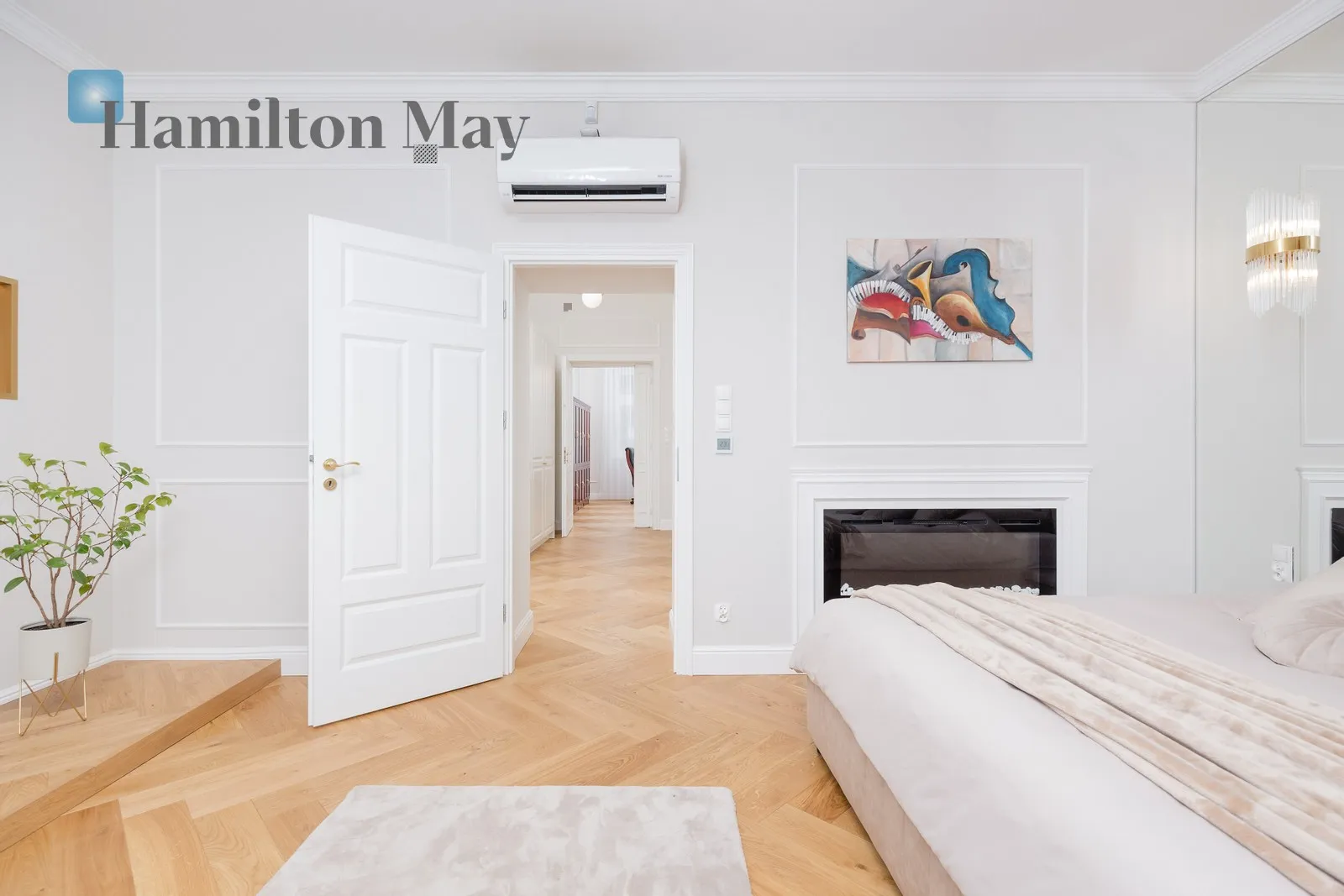 Distance to centre: 2.36 km Price: 20000 PLN Bedrooms: 3 Bathrooms: 2 Plot size: 617m2 Price/m2: 95 PLN - slider